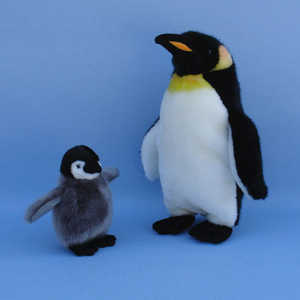 111 Emperor Penguin chick / Kaiserpinguinkken / Kejsarpingvin unge, 14 cm  113 Emperor Penguin / Kaiserpinguin / Kejsarpingvin 26 cm